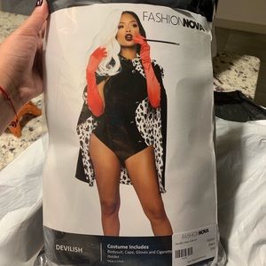 NWT Halloween costume- Cruella de vil